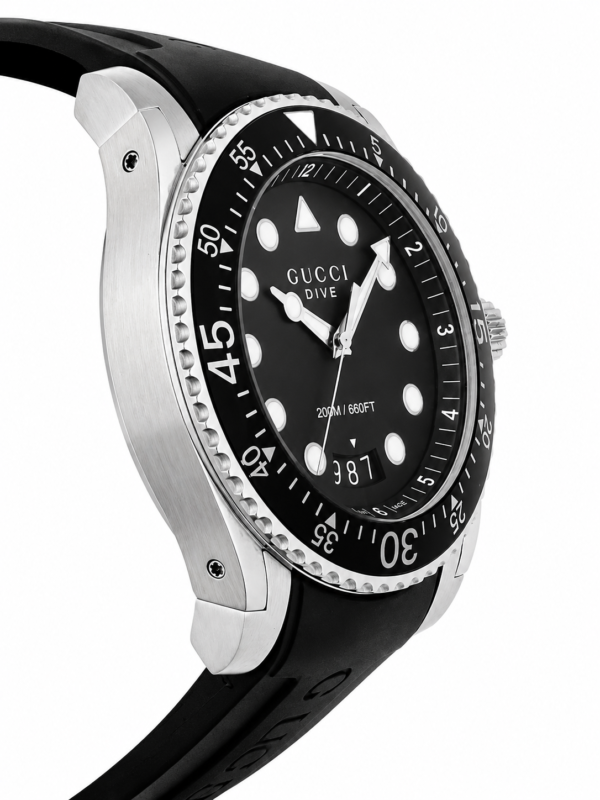 Reloj Gucci Dive YA136204B Reloj Gucci Dive YA136204B