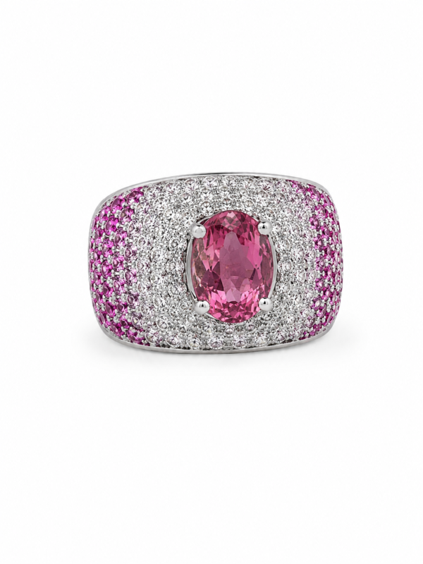 Anillo de oro blanco con topacio rosa