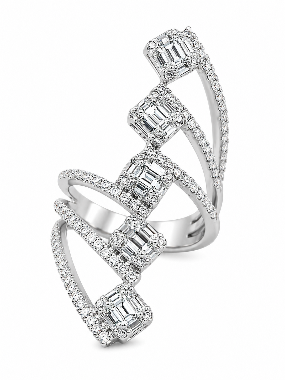Anillo de oro blanco ancho con baguettes y brillantes Anillo de oro blanco con baguettes y brillantes